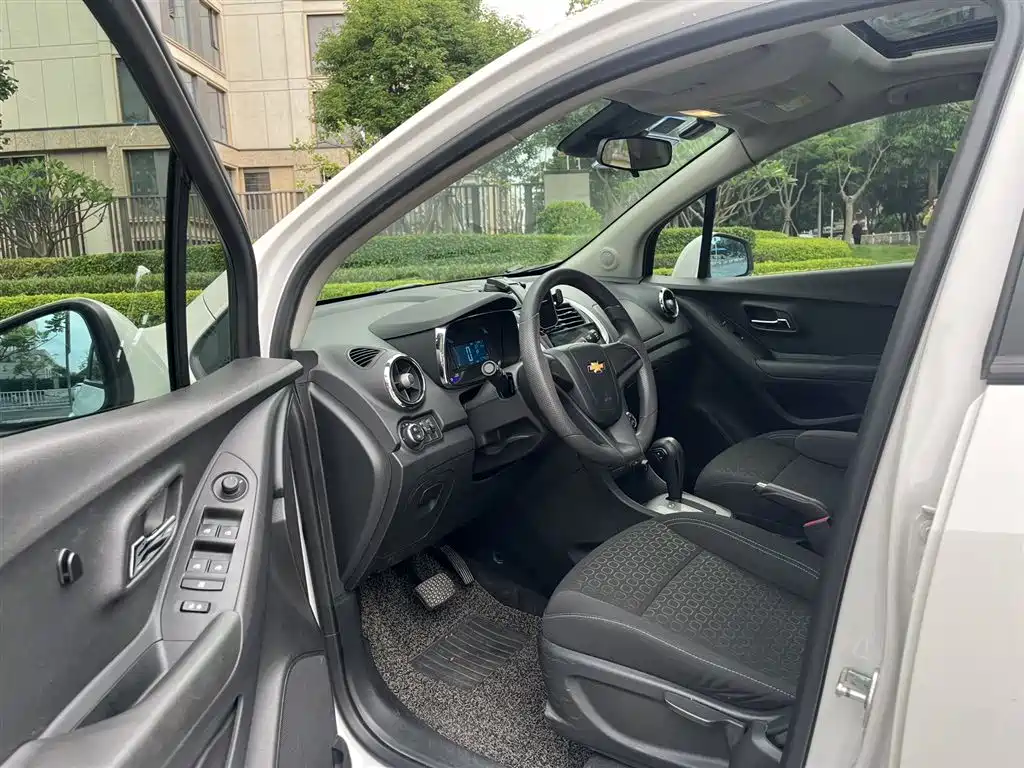 Chevrolet Trax 2016 1.4T Automatic 2WD Comfort Sunroof Edition фото 8