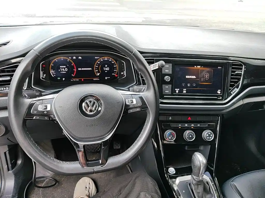 Photo 10 - Volkswagen T-ROC