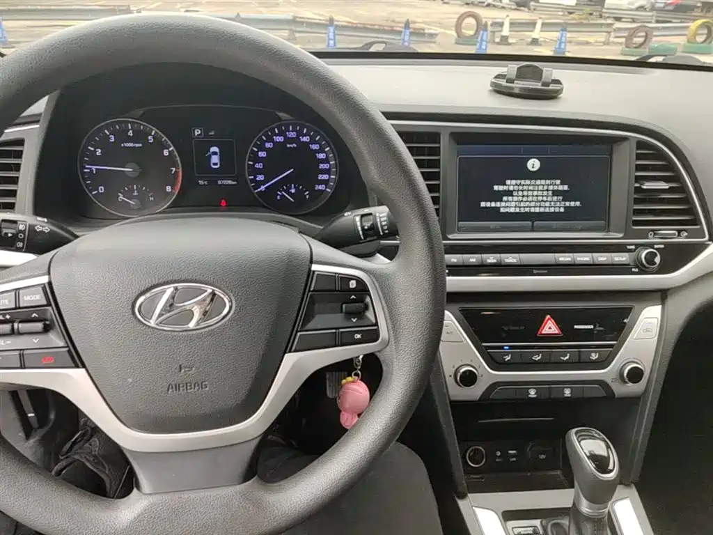Hyundai Elantra 2016 Model 1.6L Automatic Smart Elite фото 6