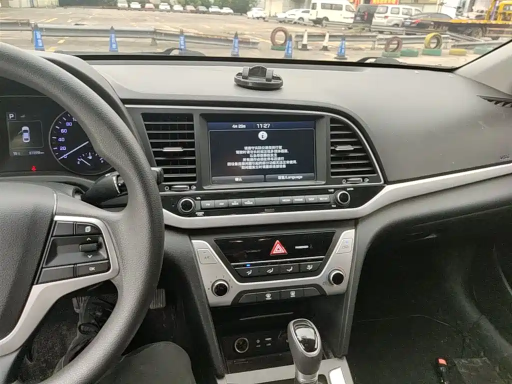 Hyundai Elantra 2016 Model 1.6L Automatic Smart Elite фото 9