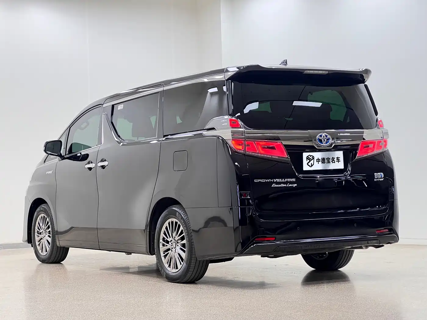 Toyota Vellfire 2021 Crown Hybrid 2.5L HV Premium Edition фото 5