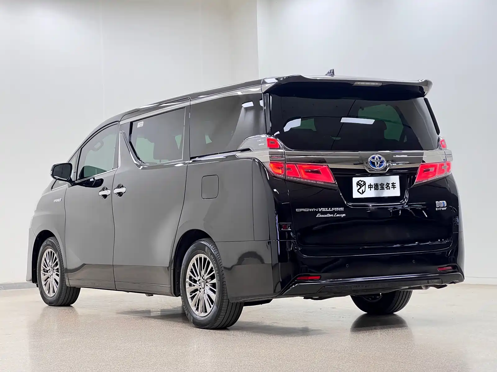 Фото 5 - Toyota Vellfire
