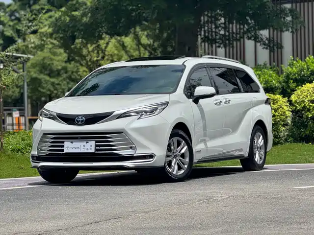 Toyota Sienna 2.5L, гибрид, Платинум