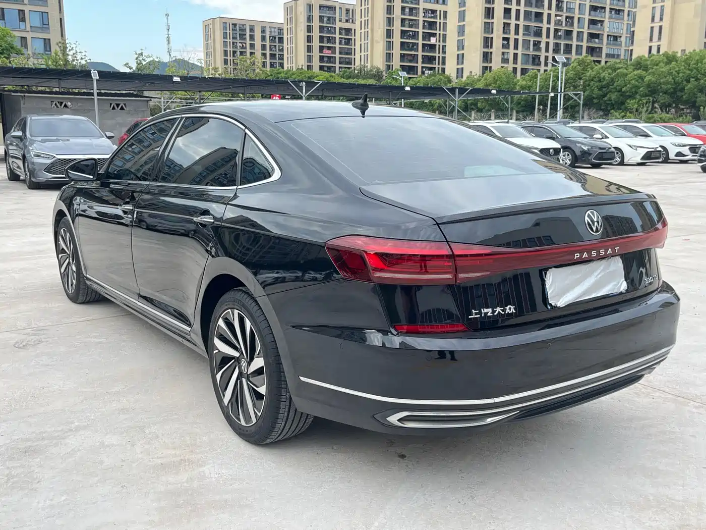 Volkswagen Passat 2023 330TSI Luxury Edition фото 5