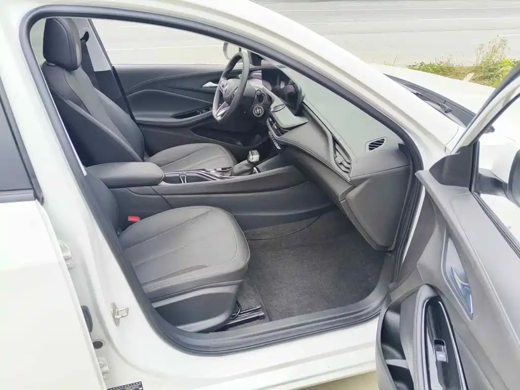 Photo 13 - Buick Verano