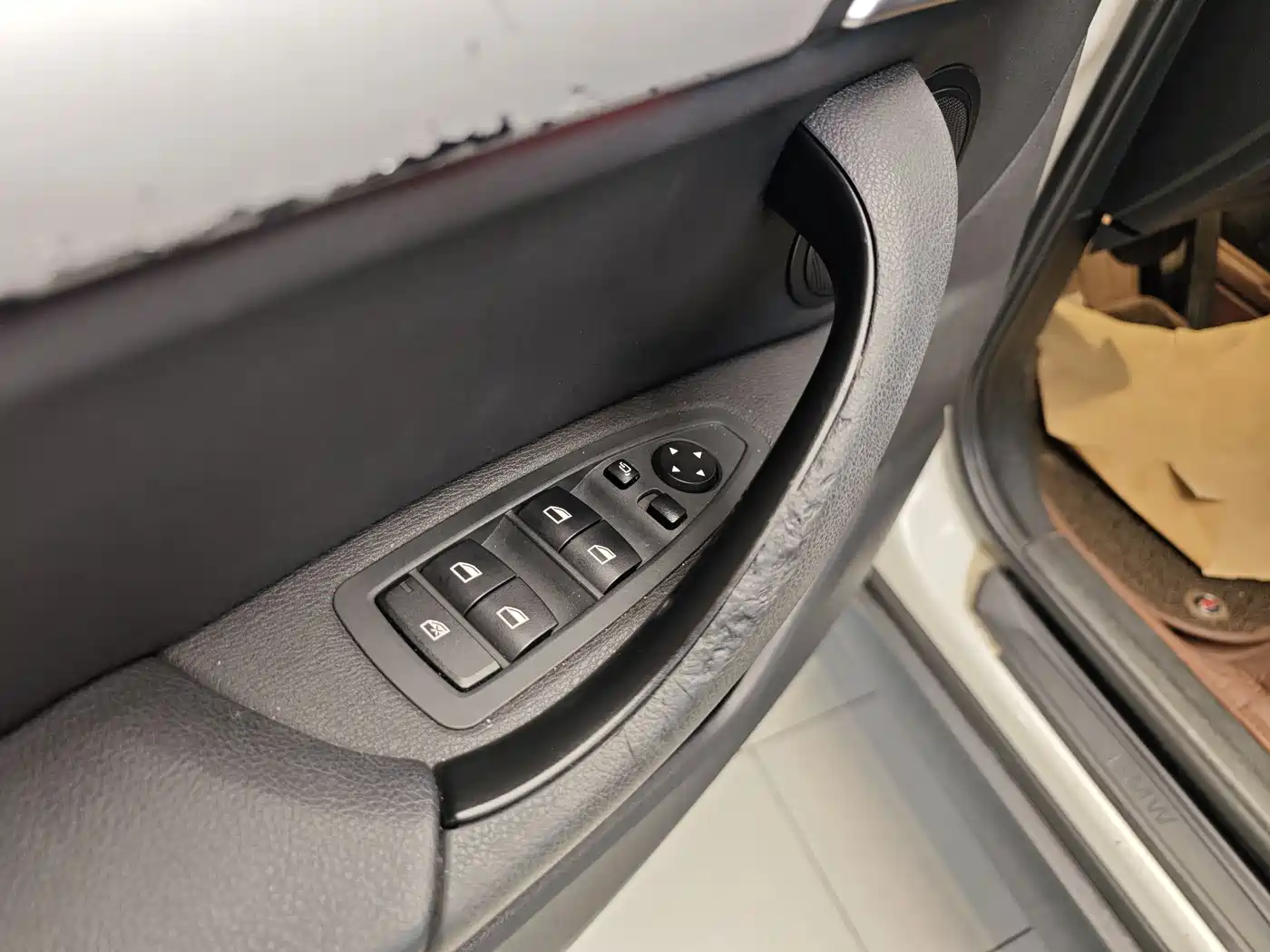 BMW X1 2016 sDrive18Li Premium Model фото 9