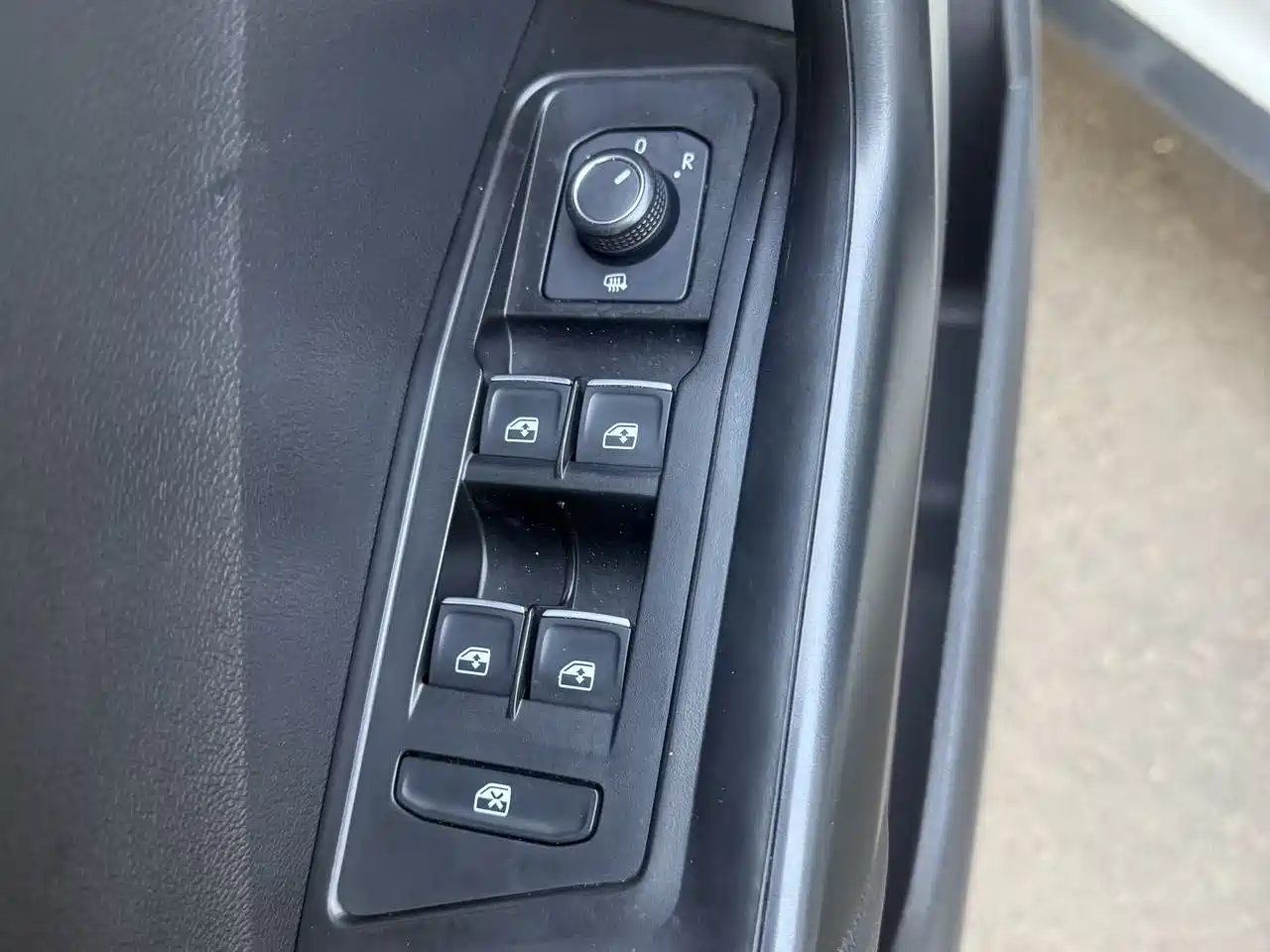 VOLKSWAGEN T ROC EXPLORING SONGS