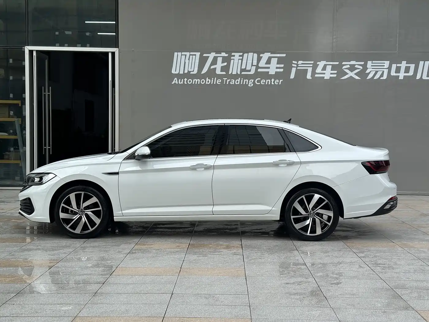 Volkswagen Sagitar 2025 Model Second Facelift 300TSI DSG Transcend Edition фото 18