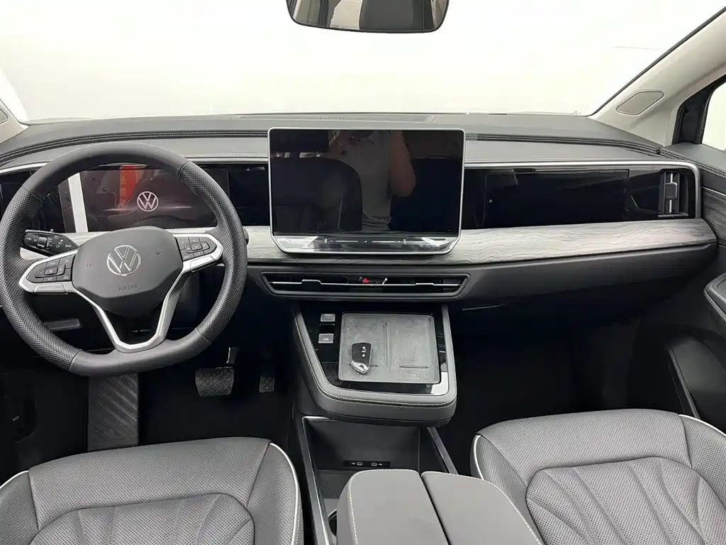 Volkswagen Talagon 2025 Model 450TSI AWD Premium 6-Seater фото 4