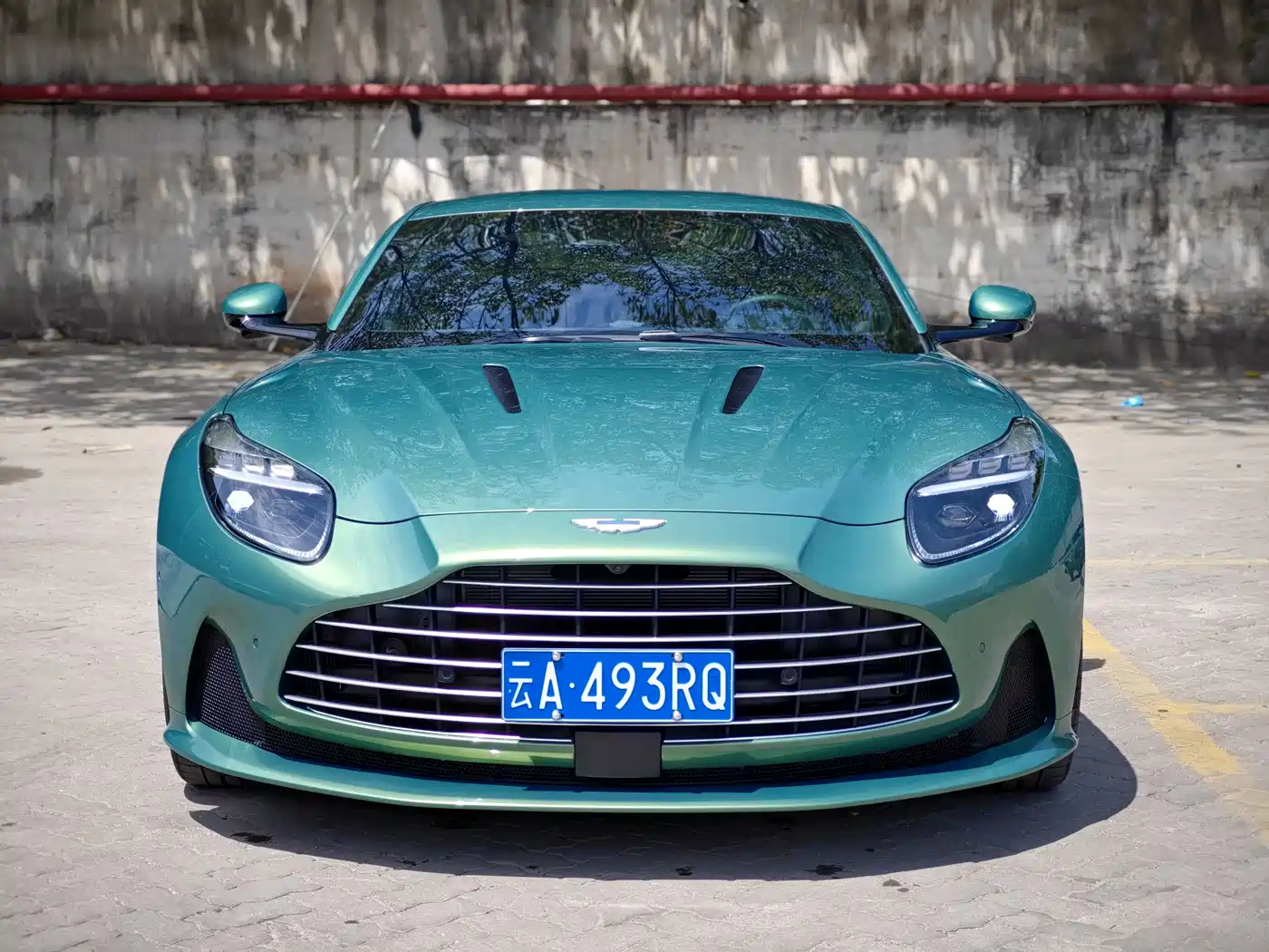 Aston Martin DB12 2024 2025 4.0T V8 Coupe