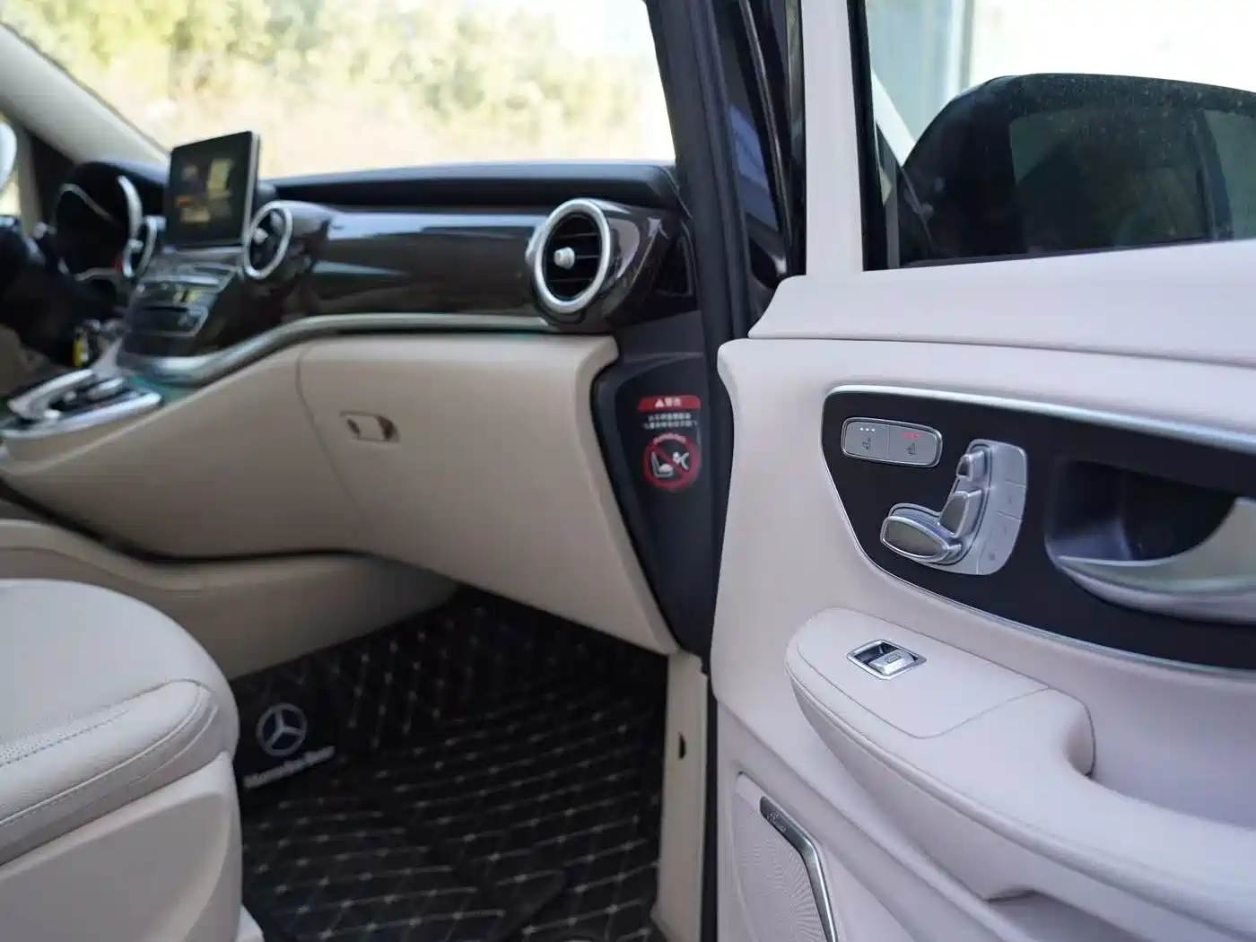 Mercedes-Benz V-Class 2017 Model V 260 L Premium Extended Edition фото 4
