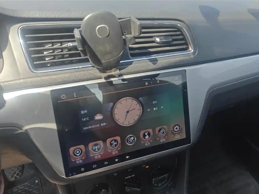 Volkswagen Lavida 2015 1.6L Manual Trend Edition фото 13