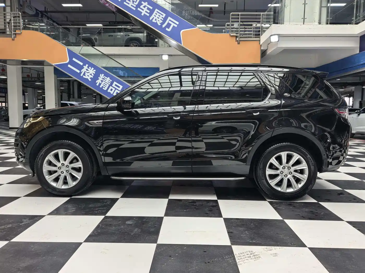 Land Rover Discovery Sport 2018 240PS SE Edition фото 4
