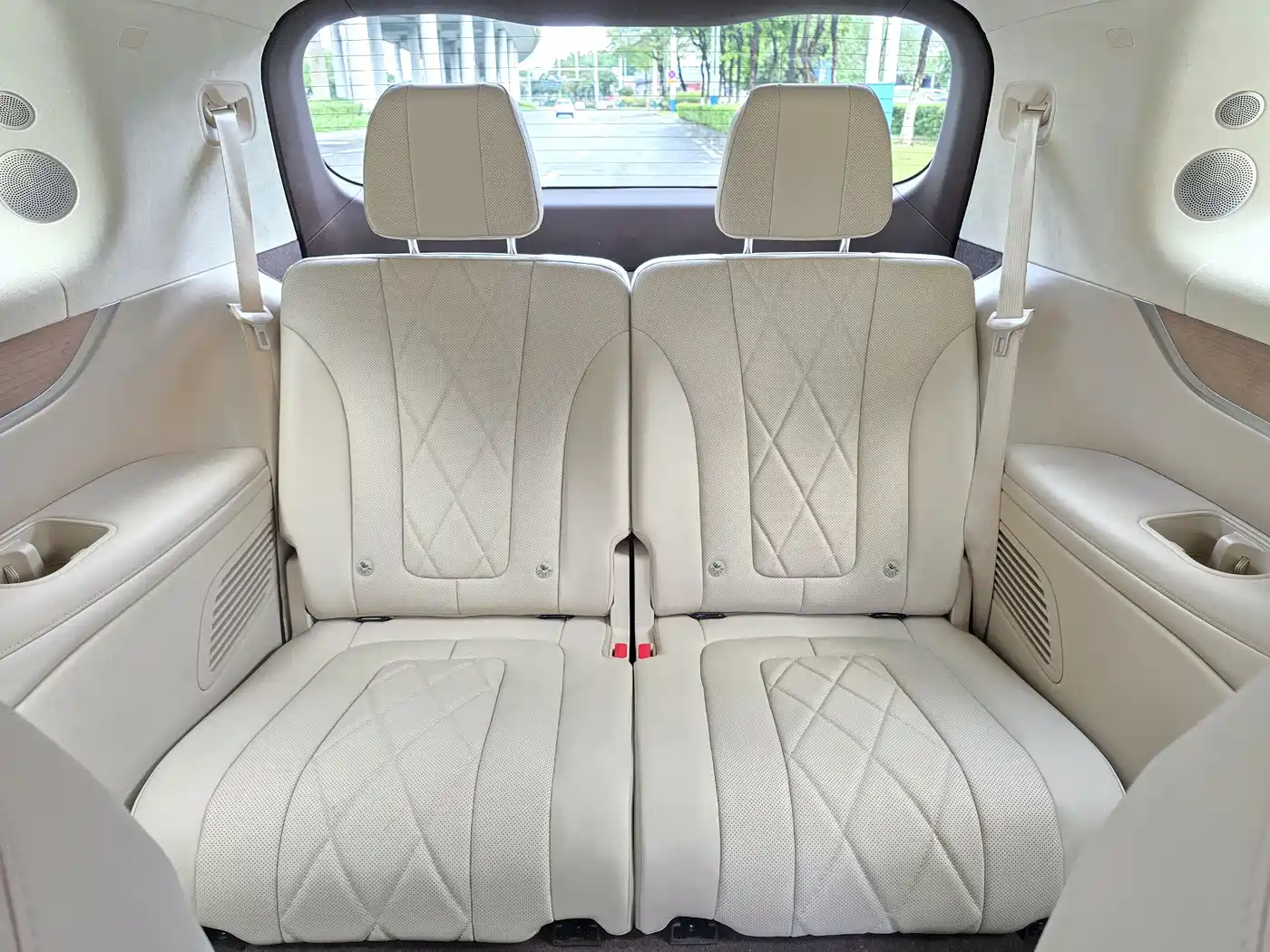 AITO Wenjie AITO M9 2024 Range Extender Max Edition 42kWh 6-seater фото 19