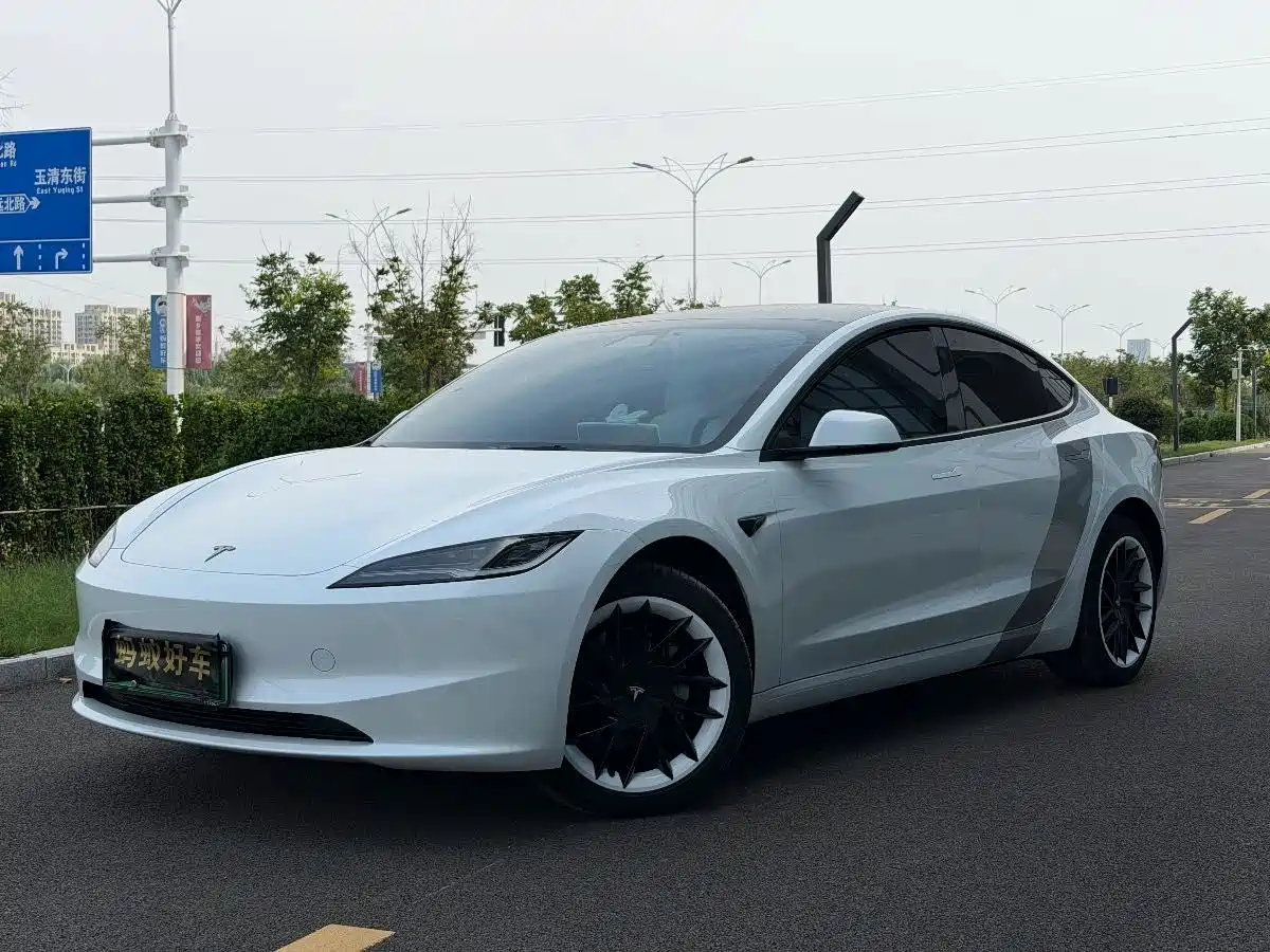 Фото 1 - Tesla Model 3