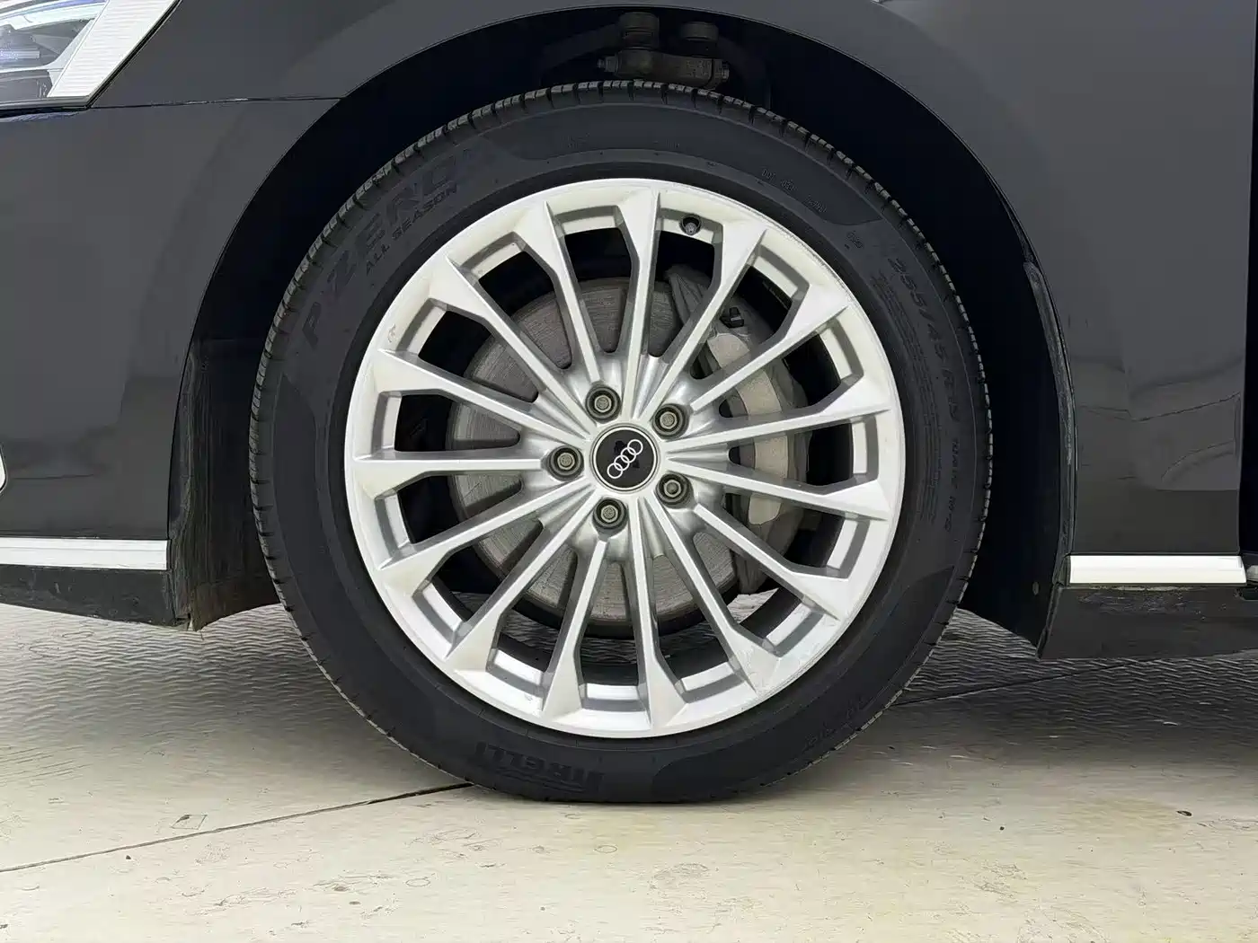 Audi A8 2022 A8L 50 TFSI quattro Comfort Collector's Edition фото 24