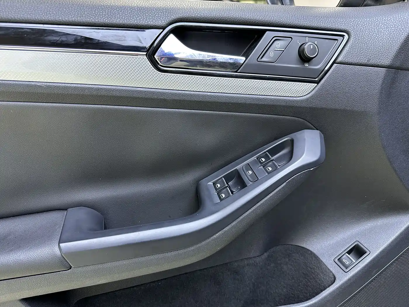 Volkswagen Sagitar 2017 230TSI Automatic Comfort фото 8