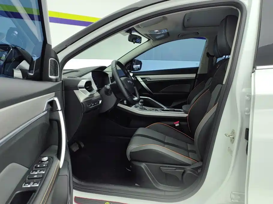 Фото 9 - Geely Coolray