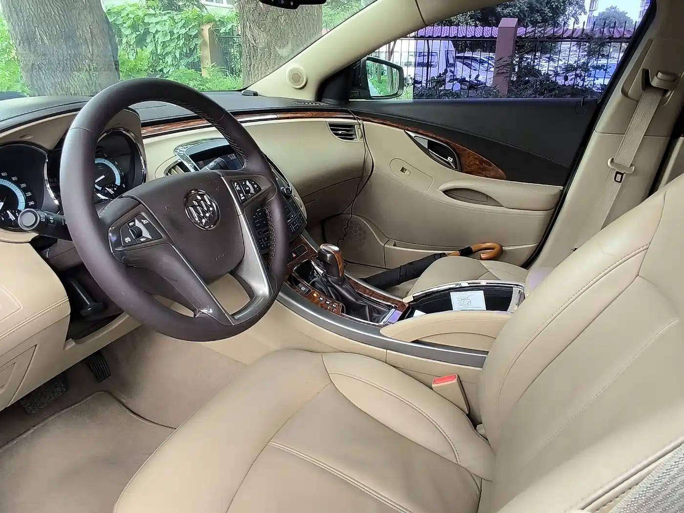 Photo 8 - Buick LaCrosse