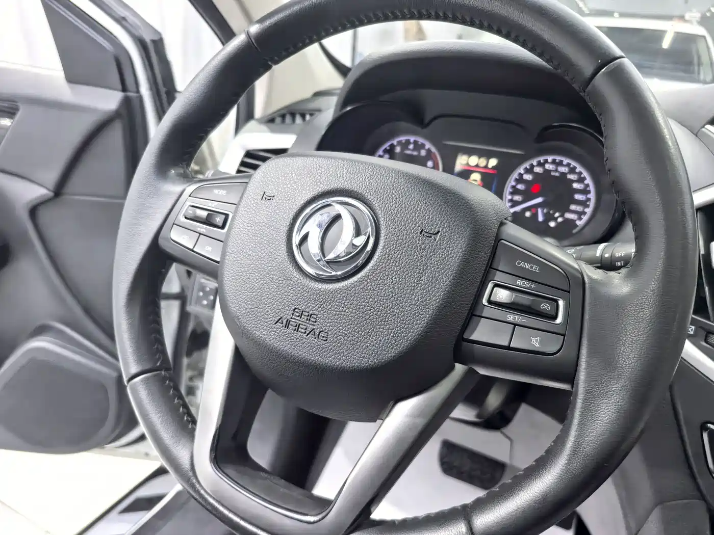 Dongfeng Aeolus Dongfeng Fengshen AX7 2016 2016 2.0L Automatic Smart Comfort