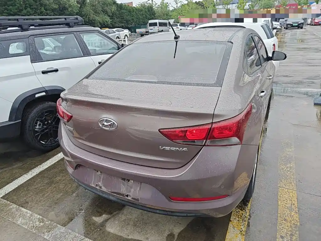 Фото 6 - Hyundai Verna