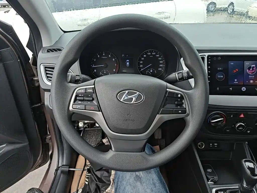 Фото 11 - Hyundai Verna