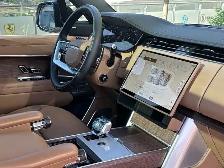 Land Rover Range Rover 2025 2024 3.0 L6 400PS Golden Age Extended 7-Seater