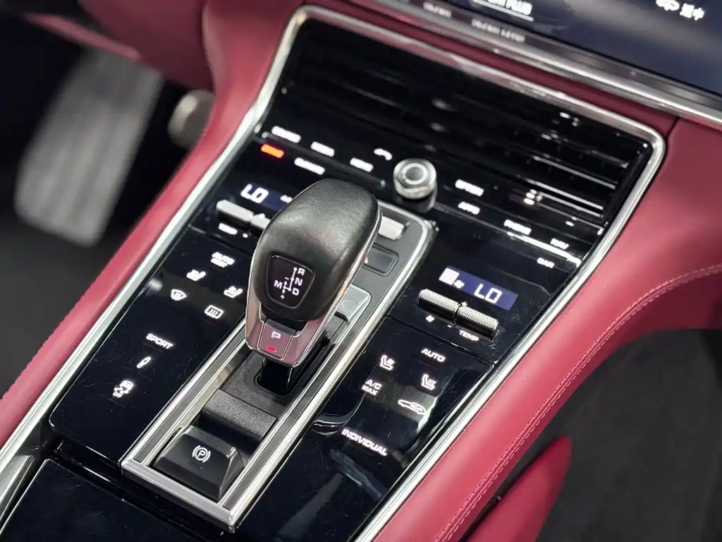 Фото 14 - Porsche Panamera