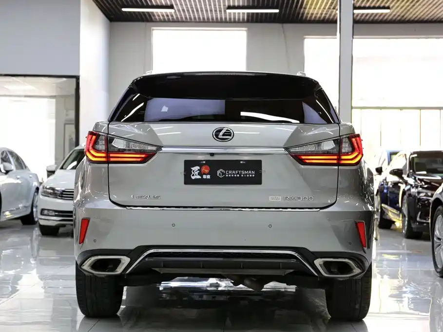 Photo 21 - Lexus RX