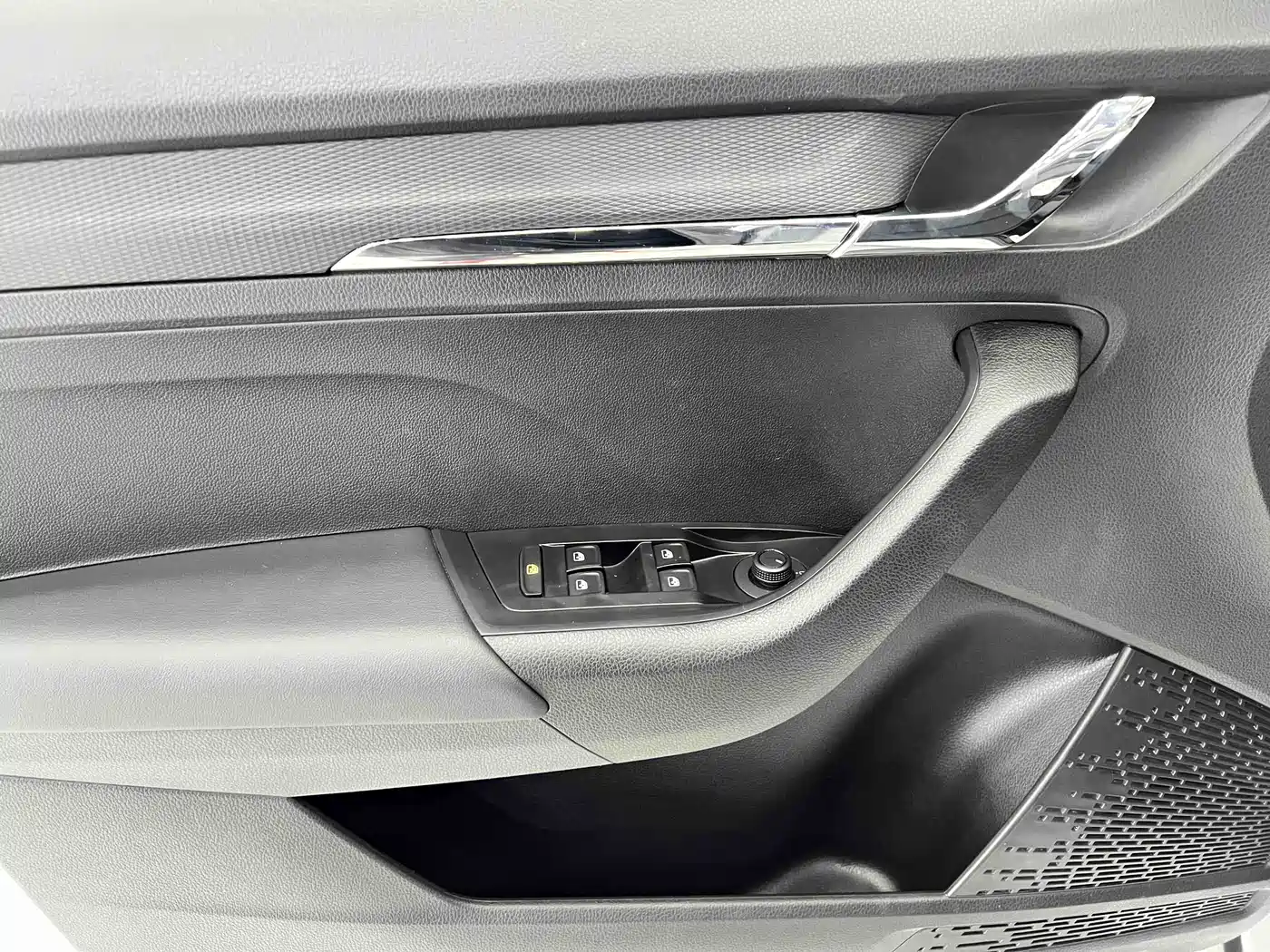 Škoda Kamiq 2023 1.5L Auto Comfort Edition фото 9