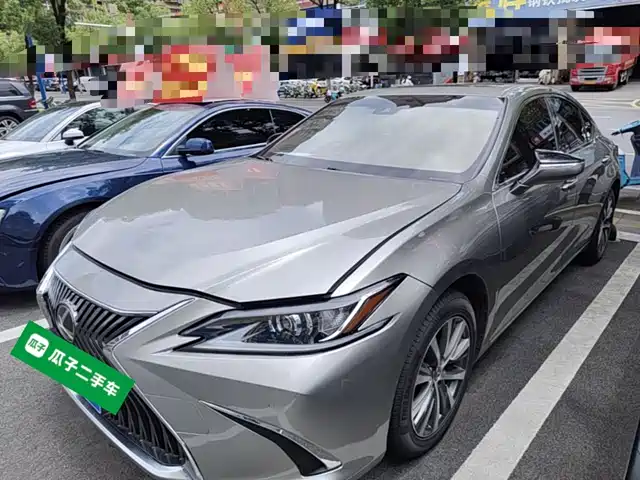 Lexus ES 2021