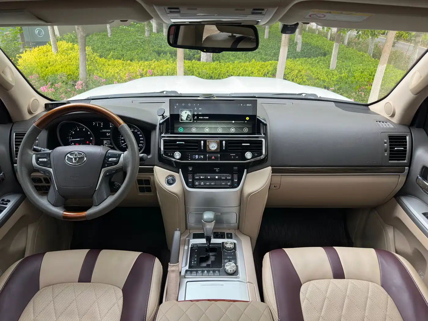 Toyota Land Cruiser 2012 4.6L Automatic VX-R фото 14