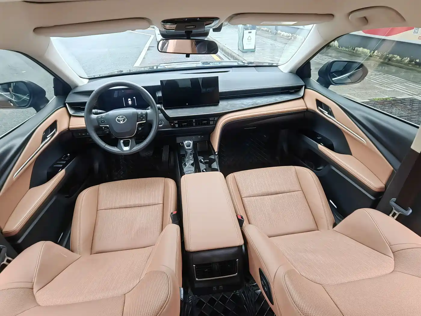 Toyota Camry 2024 Hybrid 2.0HG Premium Edition фото 6