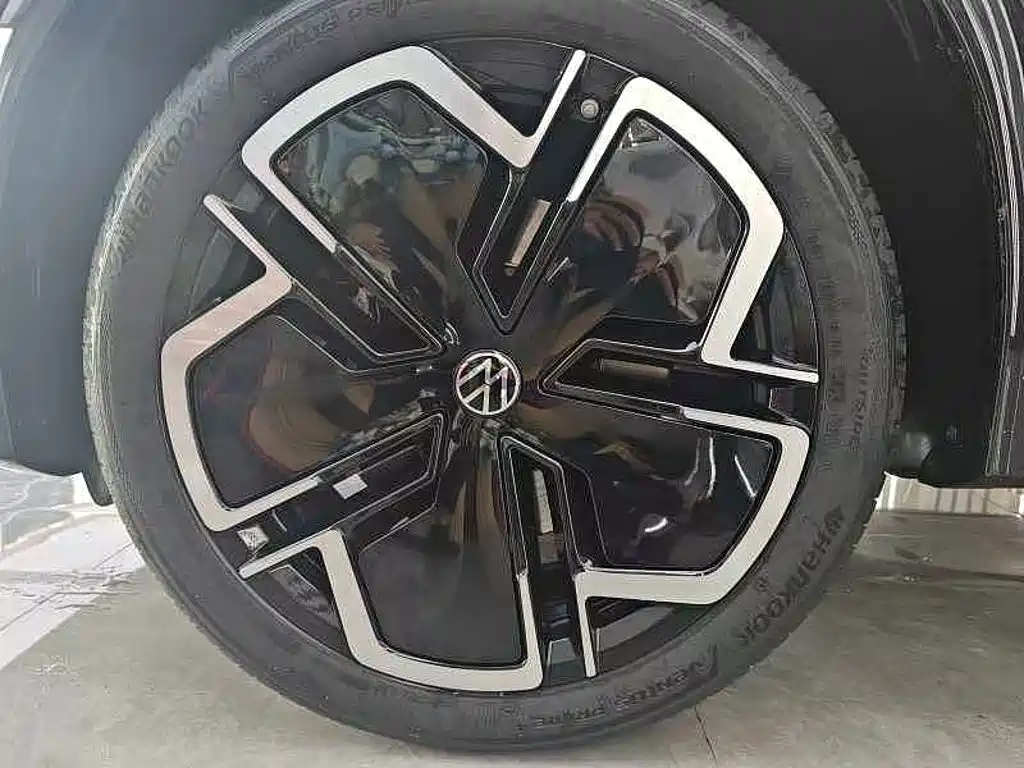 Фото 15 - Volkswagen Tiguan L