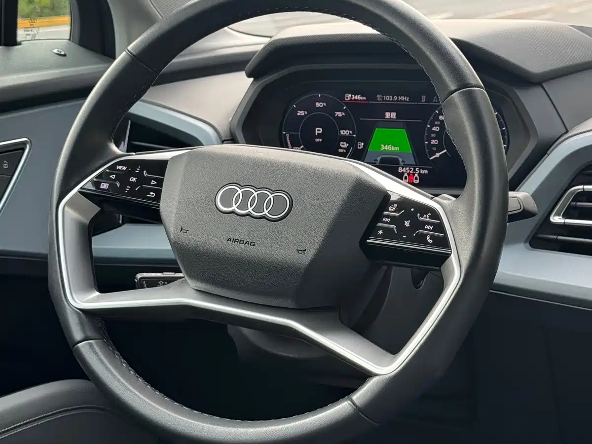 Фото 20 - Audi Q5 e-tron
