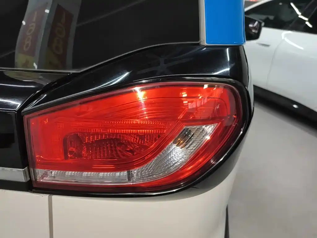 Фото 8 - Baojun E100