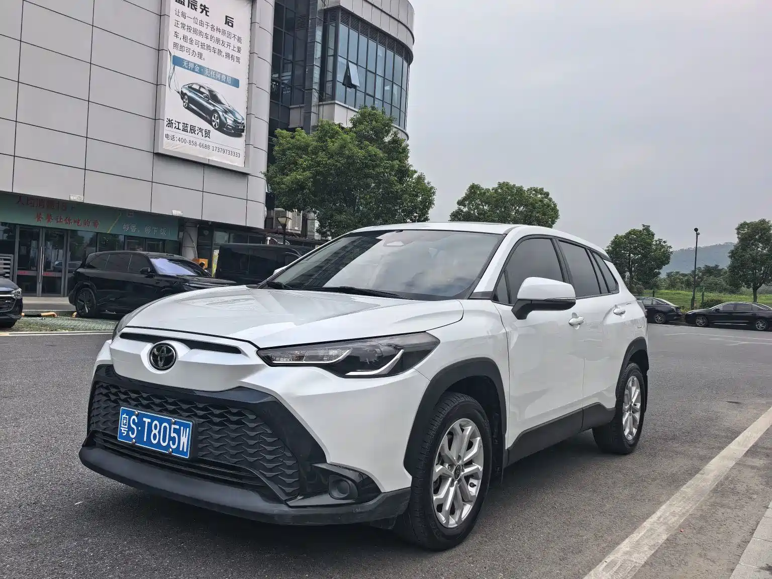 Photo 1 - Toyota Frontlander