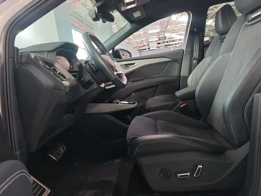 Фото 20 - Audi Q5 e-tron