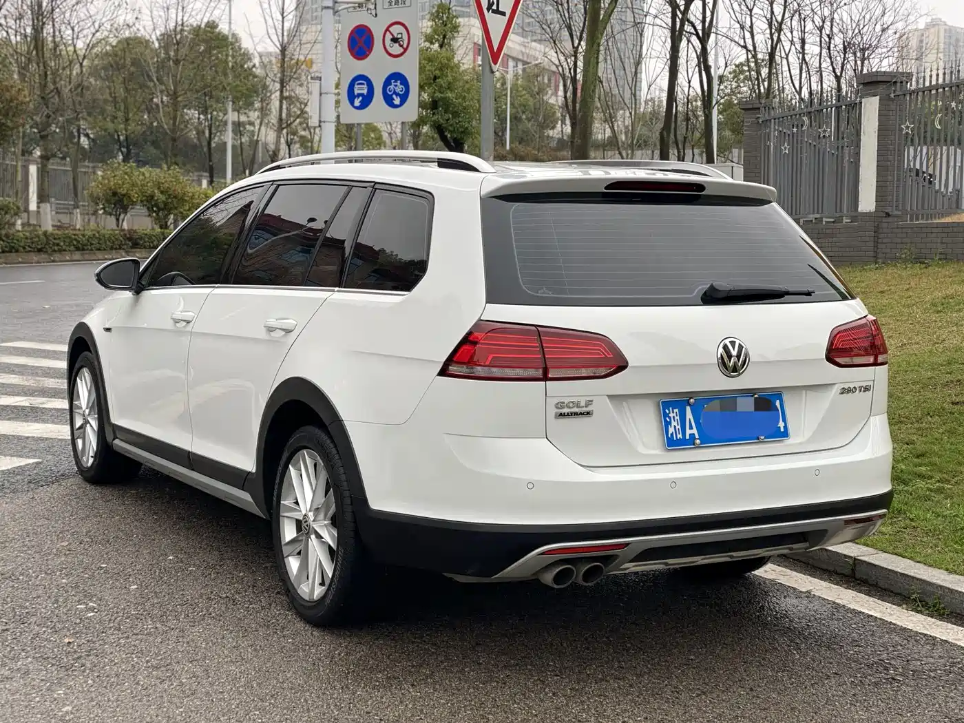 Volkswagen Golf (Import) 2019 1.8TSI Wagon фото 5