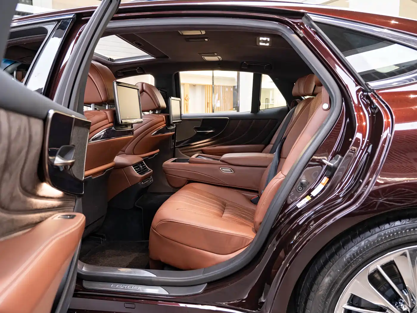 Lexus LS 2018 500h Executive Edition China V фото 10