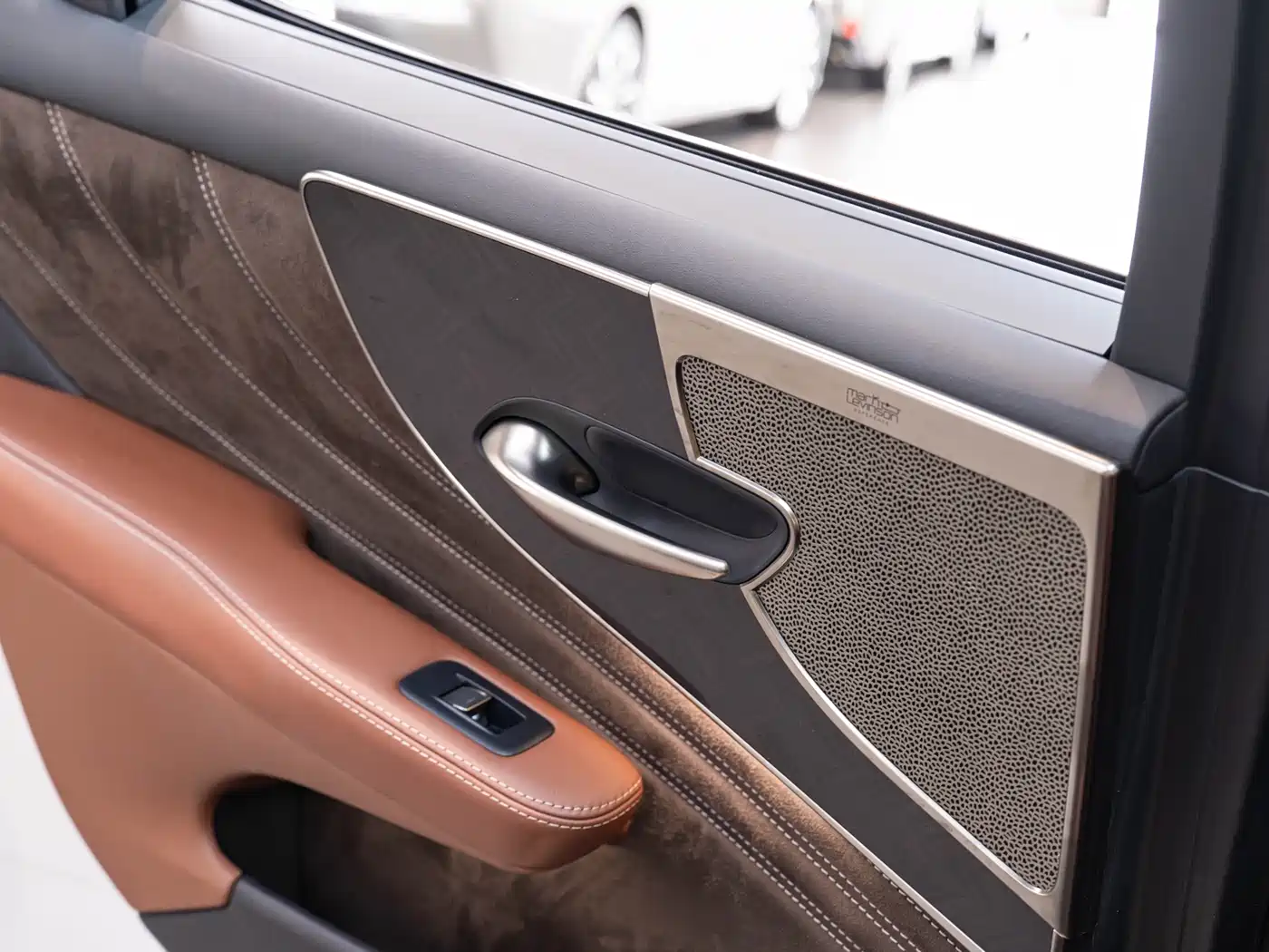 Lexus LS 2018 500h Executive Edition China V фото 17