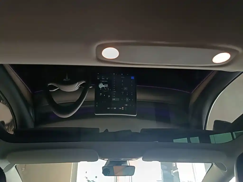 Фото 18 - Tesla Model 3