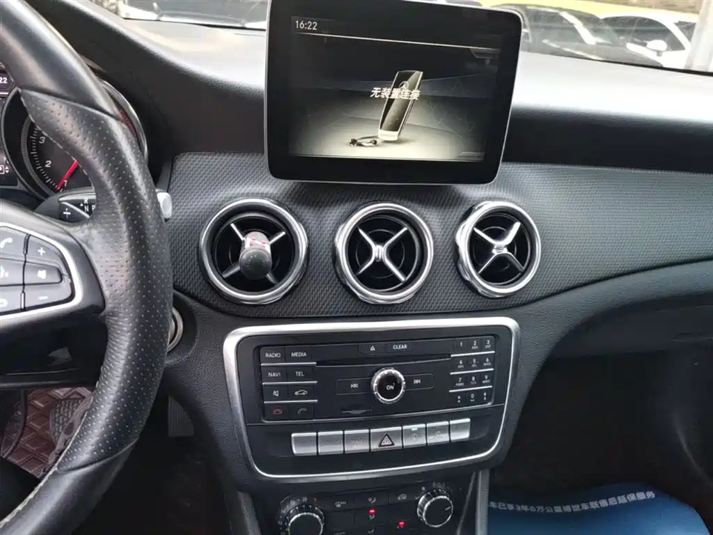 Mercedes-Benz GLA 2017 GLA 200 Dynamic фото 13