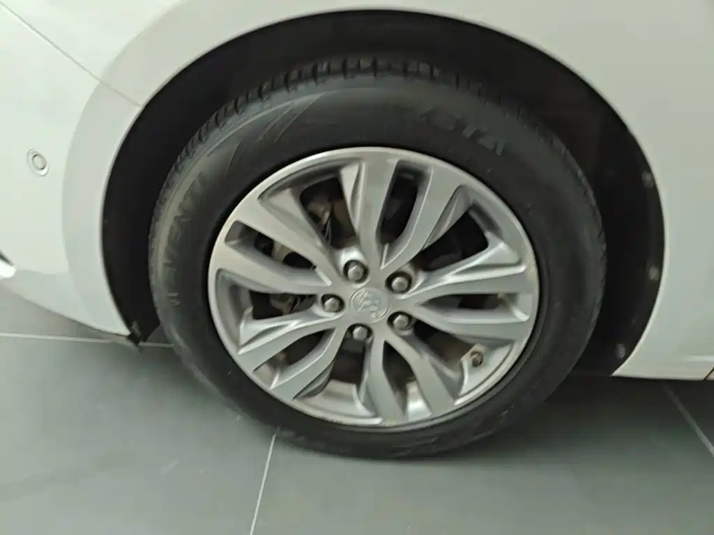 Фото 23 - Buick Excelle