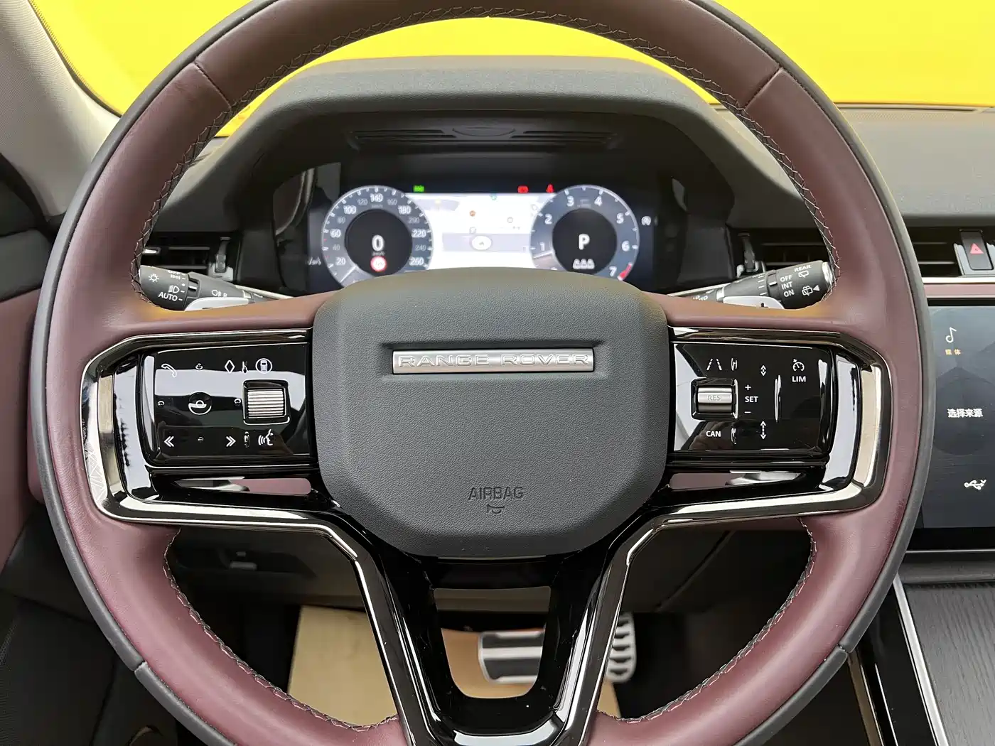 Land Rover Range Rover Evoque 2024 Range Rover Evoque L 249PS Light Master Edition фото 16