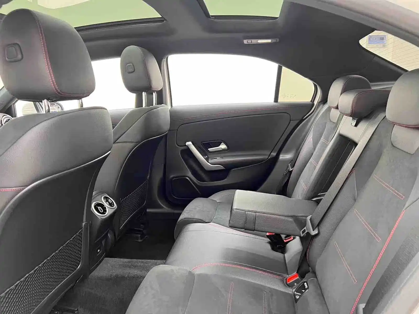 صورة 13 - Mercedes-Benz A-Class
