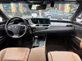 Фото 14 - Lexus ES