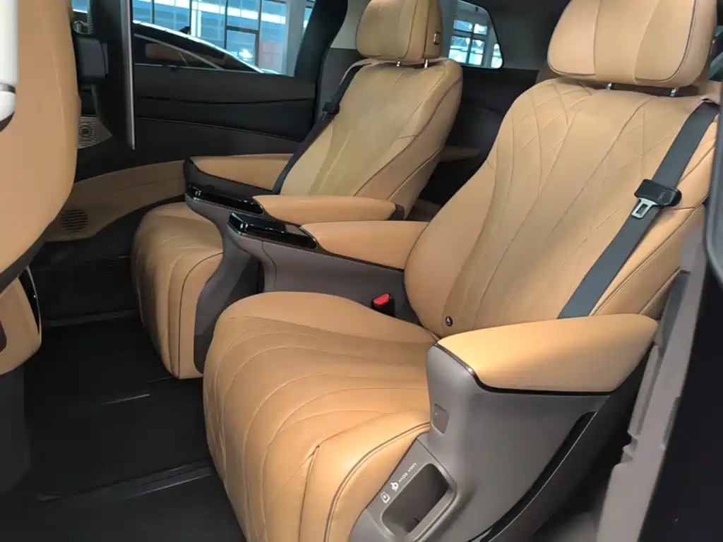 Denza D9 2023 2022 DM-i 970 AWD Flagship
