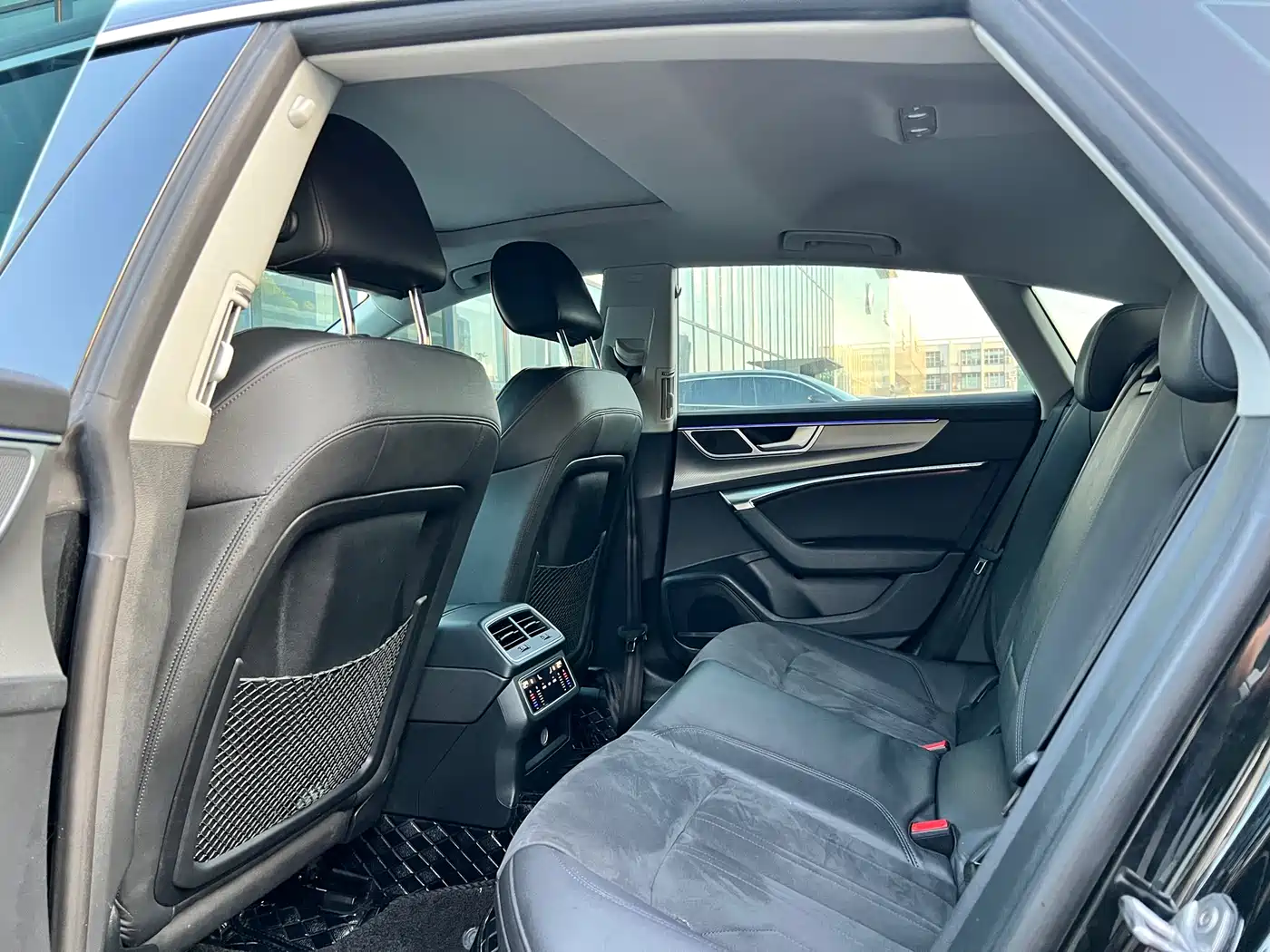 Audi A7 2023 Model 45 TFSI Premium Selection Edition фото 8