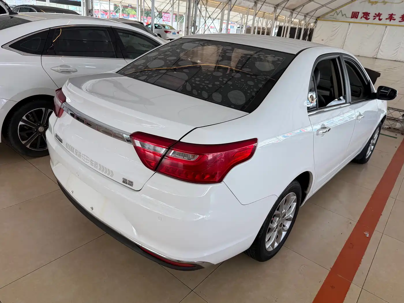 Фото 10 - Geely Vision